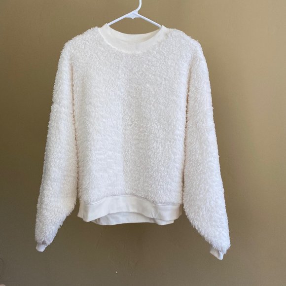Super fluffy white pullover sweater from Gap - Picture 1 of 6